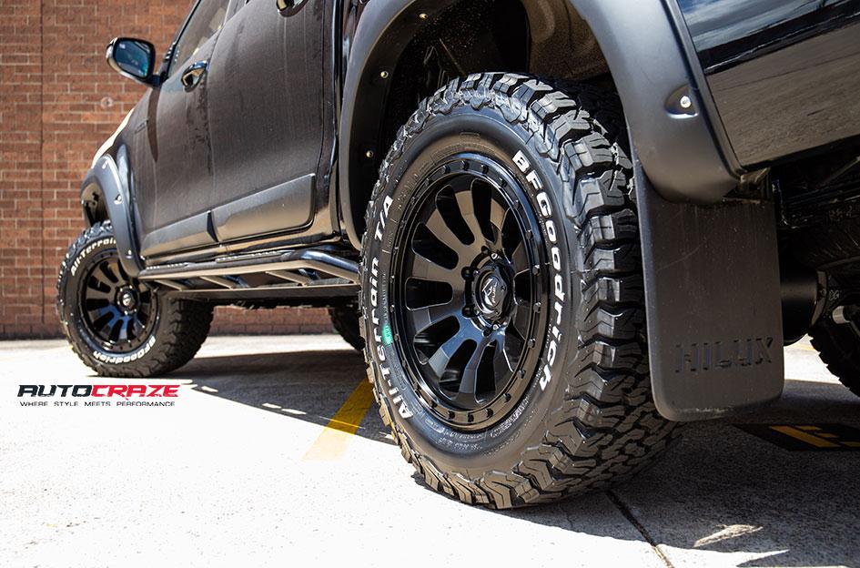 TOYOTA HILUX N80 RUGGED X TACTIC MATTE BLACK